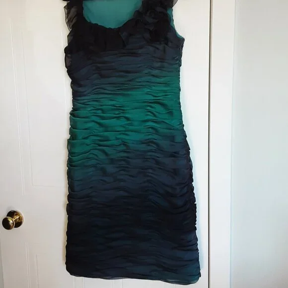 Beautiful Dress - Picture 3 of 3